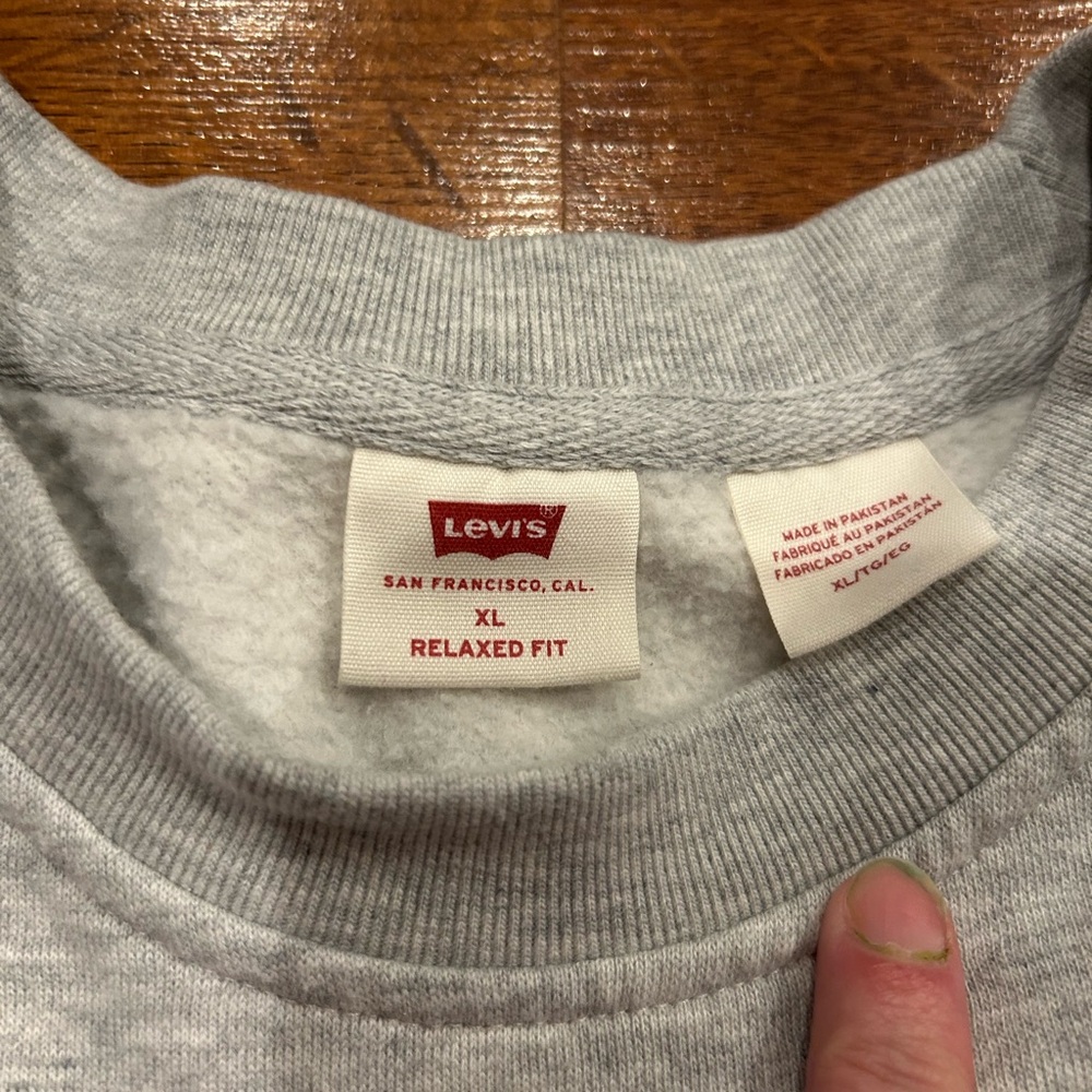 Levi's Relaxed Graphic Wolf Pack Crewneck Sweatshirt Light Heather Gray XL - Picture 5 of 7